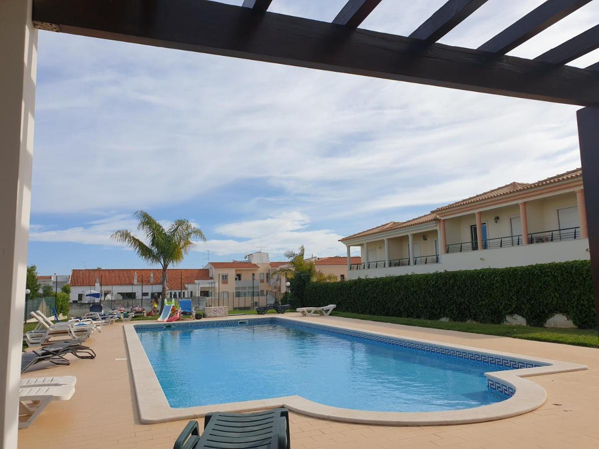 Oura Beach T1 Apartment Coral , Close To The Strip, Swimming Pool, Wi Fi, A/C Albufeira Exterior foto